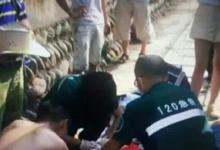 四川“95后”女護(hù)士高溫下跪地?fù)尵炔∪?0分鐘