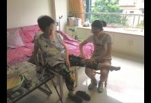 13歲少女照顧外婆9年 創(chuàng)康復(fù)操當(dāng)私人教練
