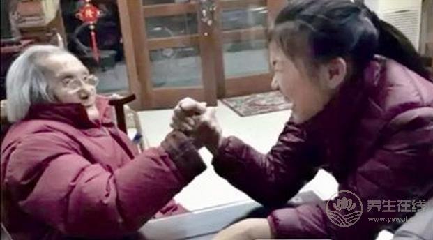 江蘇102歲老壽星從不吃補品，每天兩頓都吃它