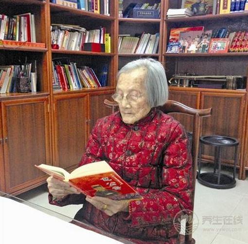 江蘇102歲老壽星從不吃補品，每天兩頓都吃它