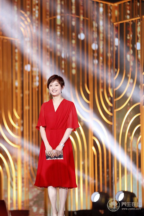 孫儷摘"年度卓越品質之星” 丁黑趣催養生少奶奶開工 孫儷摘"年度卓越品質之星” 丁黑趣催養生少奶奶開工