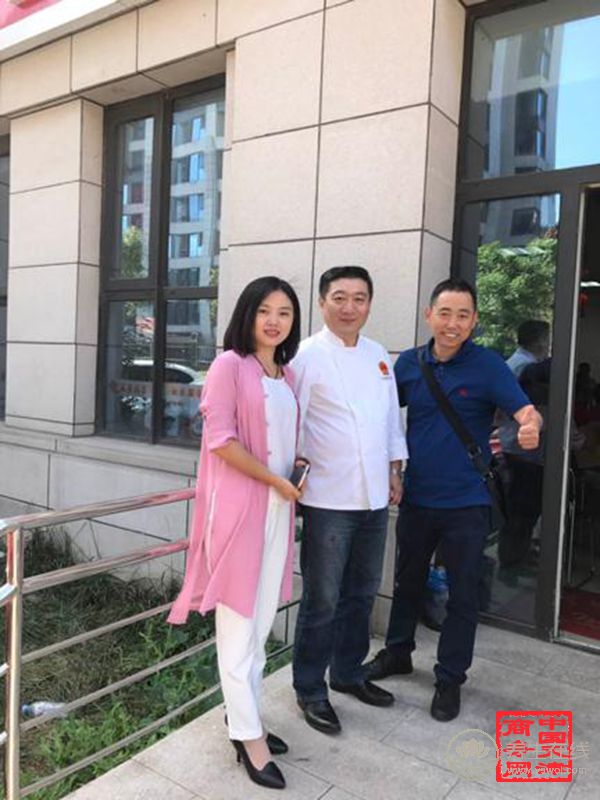 明星專家走進社區(qū) 與百姓互動談烹飪養(yǎng)生