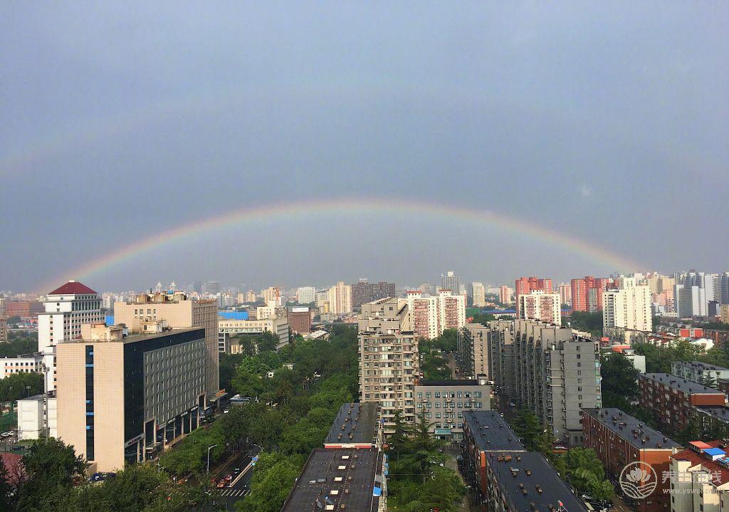 北京雨后掛雙彩虹，畫面唯美不敢看