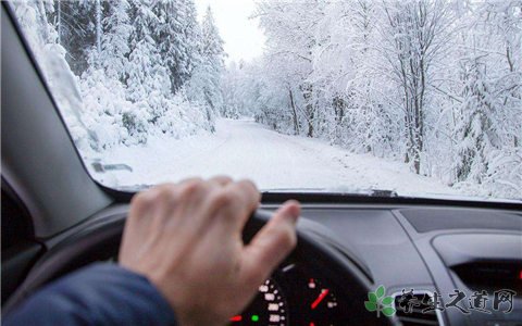 玉樹發生雪災 雨雪天氣行車注意事項