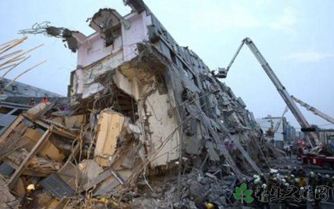 四川自貢榮縣地震 發(fā)生地震時該怎么辦