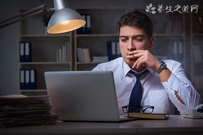年輕人流行報(bào)復(fù)性熬夜 熬夜的危害有哪些