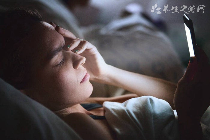年輕人流行報(bào)復(fù)性熬夜 熬夜的危害有哪些
