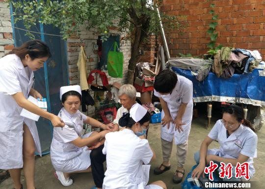 湖北鐘祥:醫療專家入村戶 健康扶貧惠百姓 湖北鐘祥:醫療專家入村戶 健康扶貧惠百姓
