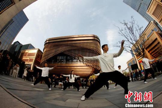 世界帕金森日:當太極遇上交響樂 共譜交響愛之歌 世界帕金森日:當太極遇上交響樂 共譜交響愛之歌