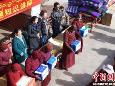 攜手民企送暖心服務(wù) 西藏婦聯(lián)“巾幗關(guān)愛”活動(dòng)進(jìn)寺廟