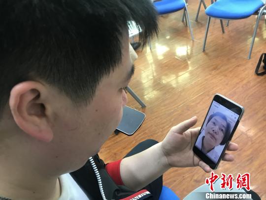 “互聯(lián)網(wǎng)+社保卡+醫(yī)保” 鄭州電子社保卡打出組合拳 “互聯(lián)網(wǎng)+社保卡+醫(yī)保” 鄭州電子社保卡打出組合拳