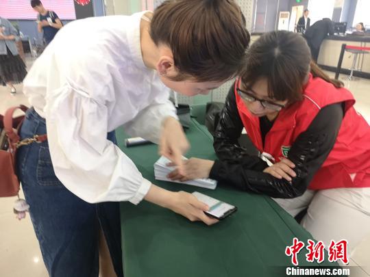 杭州:300余萬人申領(lǐng)電子社保卡 實(shí)現(xiàn)掃碼出行刷臉就醫(yī) 杭州:300余萬人申領(lǐng)電子社保卡 實(shí)現(xiàn)掃碼出行刷臉就醫(yī)