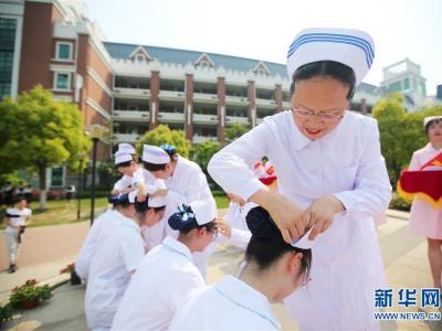 江蘇南通：授帽儀式迎接護士節