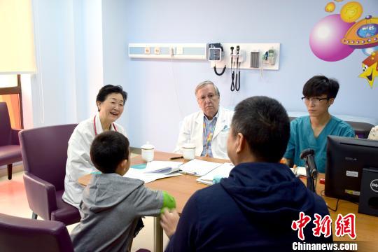語言發(fā)育遲緩≠自閉癥 專家:干預治療為先 語言發(fā)育遲緩≠自閉癥 專家:干預治療為先