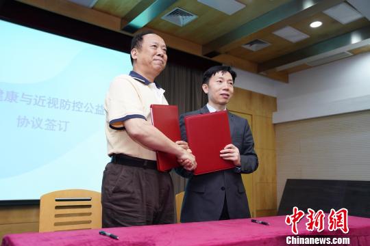 上海最大限度動員各界力量加強青少年近視防控-易網<a href=http://www.aoa7937.com/ target=_blank class=infotextkey>健康養生</a>網 上海最大限度動員各界力量加強青少年近視防控