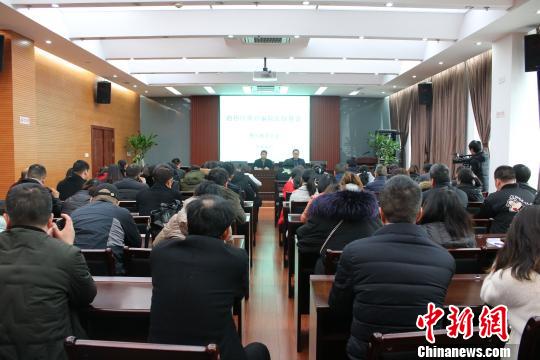 浙江路橋推行“人臉識(shí)別”系統(tǒng) 精準(zhǔn)監(jiān)管醫(yī)保刷卡行為-易網(wǎng)健康<a href=http://www.aoa7937.com/jkys/ target=_blank class=infotextkey>養(yǎng)生</a>網(wǎng) 浙江路橋推行“人臉識(shí)別”系統(tǒng) 精準(zhǔn)監(jiān)管醫(yī)保刷卡行為