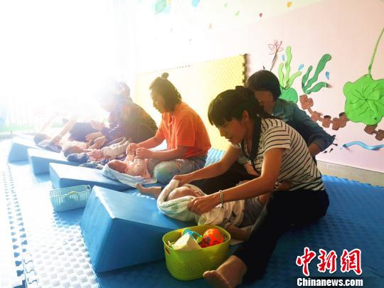 兒童康復(fù)醫(yī)生吁正確面對(duì)殘障兒童“缺陷”促其融入社會(huì)-易網(wǎng)健康養(yǎng)生網(wǎng) 兒童康復(fù)醫(yī)生吁正確面對(duì)殘障兒童“缺陷”促其融入社會(huì)
