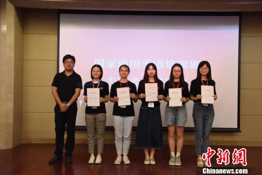 助力“無障礙溝通” 上海首次推廣培訓國家通用手語-易網健康<a href=http://www.aoa7937.com/jkys/ target=_blank class=infotextkey>養生</a>網 助力“無障礙溝通” 上海首次推廣培訓國家通用手語