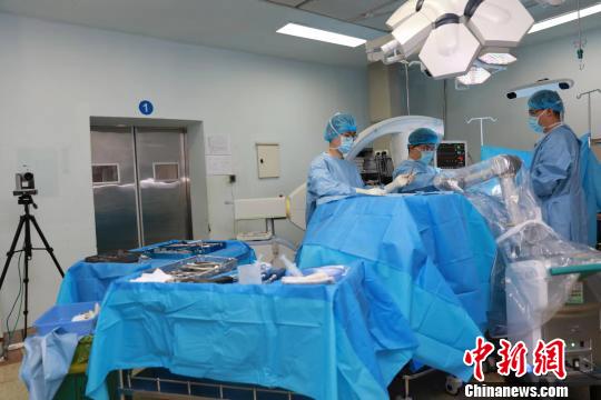 5G骨科機器人多中心聯合遠程手術完成-易網健康<a href=http://www.aoa7937.com/jkys/ target=_blank class=infotextkey>養生</a>網 5G骨科機器人多中心聯合遠程手術完成