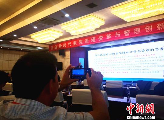 甘肅醫院院長攜手共商管理 倡“跳出”和“鉆進”理念-易網健康<a href=http://www.aoa7937.com/jkys/ target=_blank class=infotextkey>養生</a>網 甘肅醫院院長攜手共商管理 倡“跳出”和“鉆進”理念