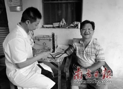 送醫(yī)送藥送健康 服務群眾“零距離”