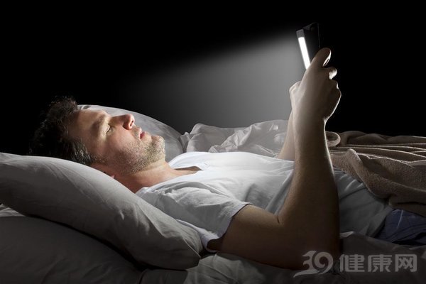 手機藍光致盲、影響睡眠？藍光其實沒那么可怕