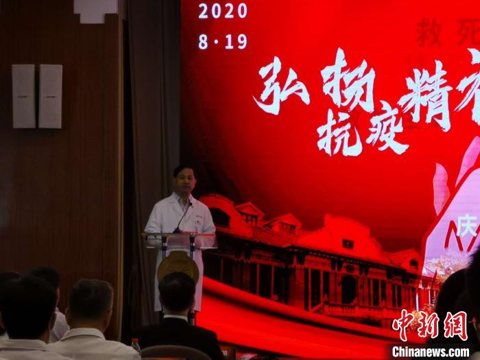 移動方艙隔離病房亮相傳染病應(yīng)急處置演練 高科技助實現(xiàn)“上車即入院”-易網(wǎng)<a href=http://www.aoa7937.com/ target=_blank class=infotextkey>健康養(yǎng)生</a>網(wǎng) 移動方艙隔離病房亮相傳染病應(yīng)急處置演練 高科技助實現(xiàn)“上車即入院”