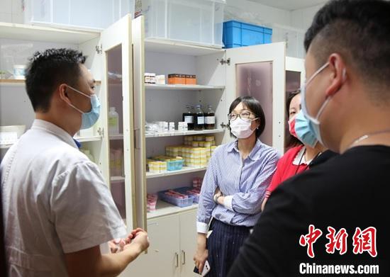 上海醫療機構“各顯神通” 多種體驗讓民眾了解健康防疫知識-易網健康<a href=http://www.aoa7937.com/jkys/ target=_blank class=infotextkey>養生</a>網 上海醫療機構“各顯神通” 多種體驗讓民眾了解健康防疫知識