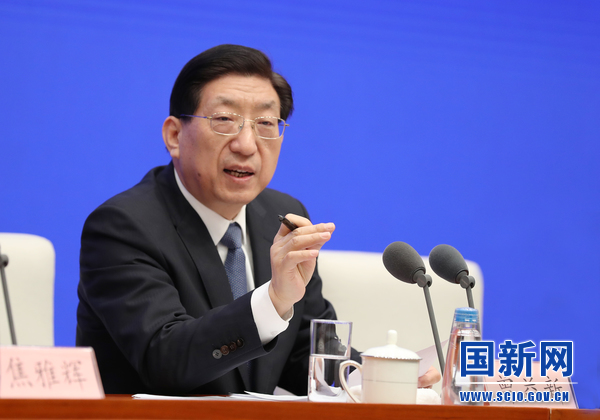 打完新冠疫苗,還要不要戴口罩?國家衛健委:繼續維持個人防護措施-易網健康<a href=http://www.aoa7937.com/jkys/ target=_blank class=infotextkey>養生</a>網 打完新冠疫苗,還要不要戴口罩?國家衛健委:繼續維持個人防護措施