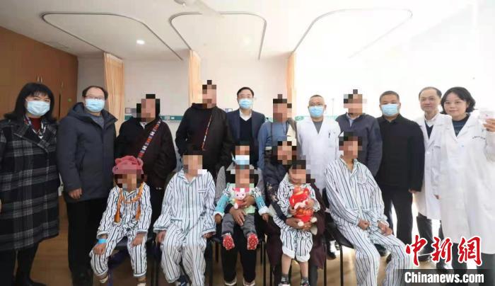 青海果洛唇腭裂患兒上海得矯治 回鄉迎新年-易網健康<a href=http://www.aoa7937.com/jkys/ target=_blank class=infotextkey>養生</a>網 青海果洛唇腭裂患兒上海得矯治 回鄉迎新年