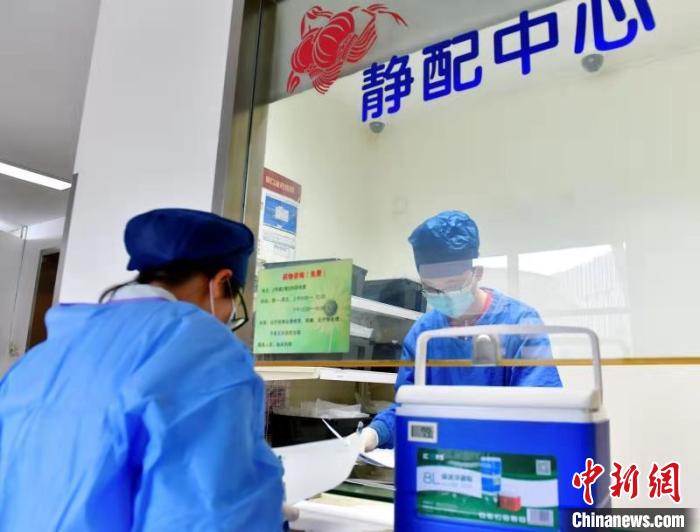 上海多家醫院“閉環管理” “云門診”助醫生看診-易網健康<a href=http://www.aoa7937.com/jkys/ target=_blank class=infotextkey>養生</a>網 上海多家醫院“閉環管理” “云門診”助醫生看診