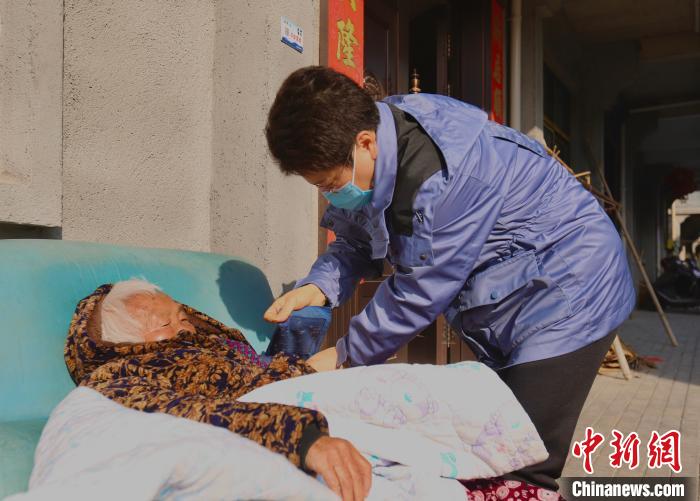 浙江蓮都家庭醫生春節上門服務 民眾有“醫”靠