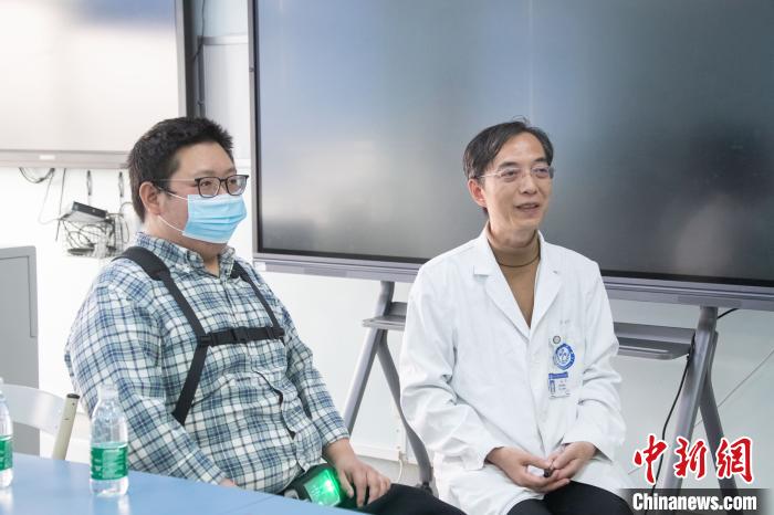 四川首例第三代植入式磁液懸浮人工心臟患者順利出院-易網(wǎng)<a href=http://www.aoa7937.com/ target=_blank class=infotextkey>健康養(yǎng)生</a>網(wǎng) 四川首例第三代植入式磁液懸浮人工心臟患者順利出院