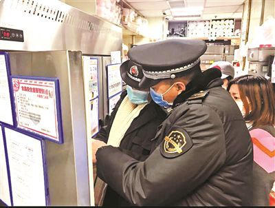 北京市石景山區(qū)持續(xù)檢查春季校園食堂安全-易網(wǎng)健康<a href=http://www.aoa7937.com/jkys/ target=_blank class=infotextkey>養(yǎng)生</a>網(wǎng) 北京市石景山區(qū)持續(xù)檢查春季校園食堂安全