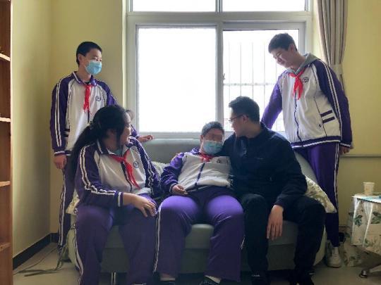 讓愛(ài)如影隨形——融合教育為“唐寶”照亮人生路