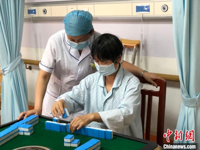 唱卡拉OK,跳廣場舞……看看廣東這家醫院的康復措施-易網<a href=http://www.aoa7937.com/ target=_blank class=infotextkey>健康養生</a>網 唱卡拉OK,跳廣場舞……看看廣東這家醫院的康復措施