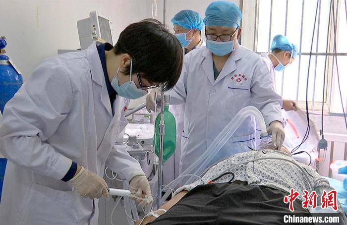 完成手術400余例 援疆醫生助力受援地醫院學科高質量發展-易網健康<a href=http://www.aoa7937.com/jkys/ target=_blank class=infotextkey>養生</a>網 完成手術400余例 援疆醫生助力受援地醫院學科高質量發展