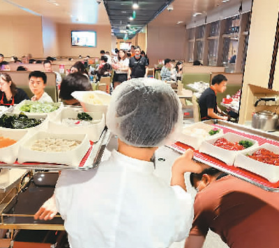 你打卡過“網紅餐廳”嗎？（網上中國）