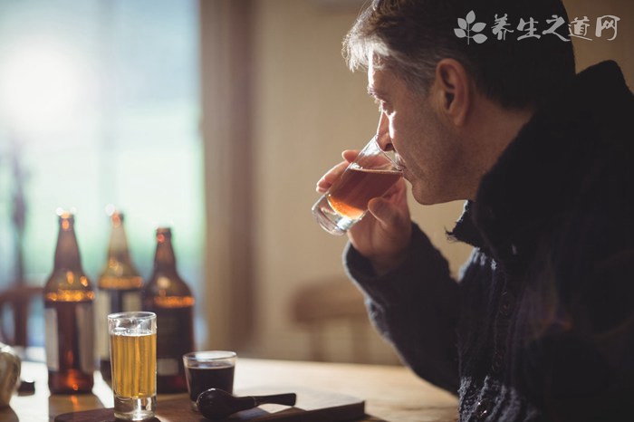 男子喝朋友自泡藥酒后心臟驟停 用什么泡酒對(duì)身體好