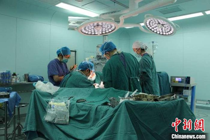 3D打印一體化成形 上海專家率先開展新技術(shù)造福耳缺損患者-易網(wǎng)健康<a href=http://www.aoa7937.com/jkys/ target=_blank class=infotextkey>養(yǎng)生</a>網(wǎng) 3D打印一體化成形 上海專家率先開展新技術(shù)造福耳缺損患者