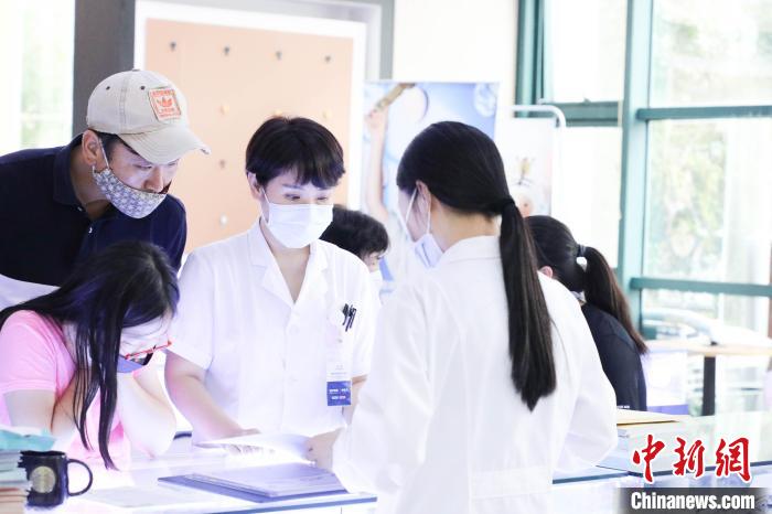 防控青少年近視 專家澄清誤區(qū) 勿擅自用藥