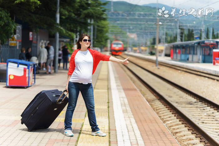 載735人列車被困鄭州超40小時 已斷水斷糧急需救援！