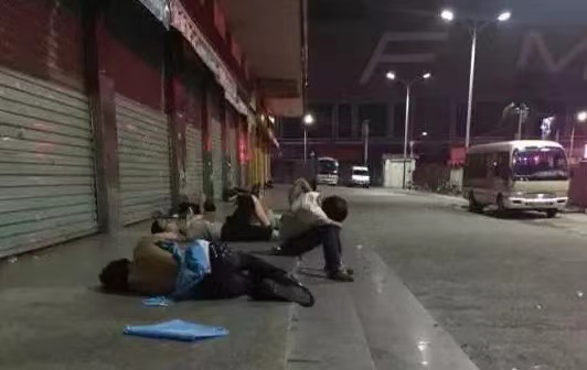 完全躺平,就能成為一個“快樂的廢物”嗎?-易網健康養生網 完全躺平,就能成為一個“快樂的廢物”嗎?