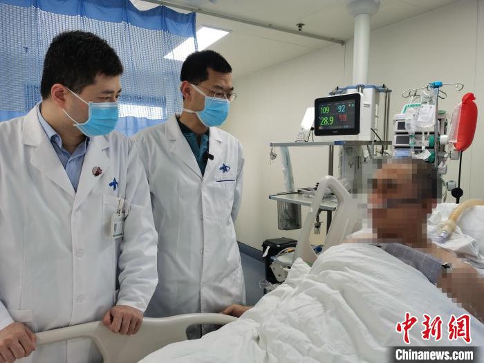 西安交大一附院成功救治罕見先天性胸骨裂合并先心病患者-易網健康<a href=http://www.aoa7937.com/jkys/ target=_blank class=infotextkey>養生</a>網 西安交大一附院成功救治罕見先天性胸骨裂合并先心病患者