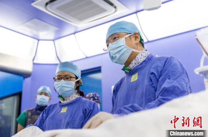 國產高端智能介入造影系統成功完成臨床驗證-易網健康<a href=http://www.aoa7937.com/jkys/ target=_blank class=infotextkey>養生</a>網 國產高端智能介入造影系統成功完成臨床驗證