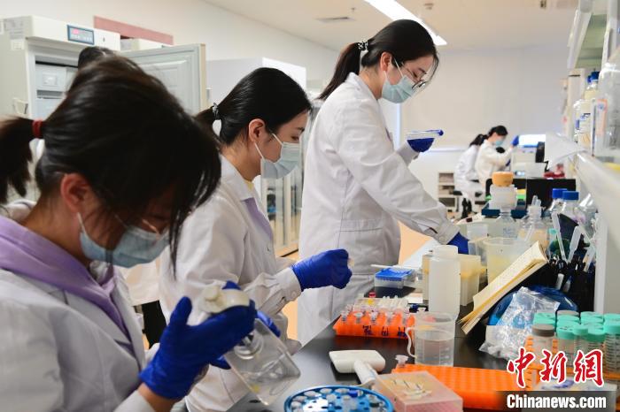 廣州市腦神經重大疾病研究與創新技術轉化重點實驗室掛牌-易網健康<a href=http://www.aoa7937.com/jkys/ target=_blank class=infotextkey>養生</a>網 廣州市腦神經重大疾病研究與創新技術轉化重點實驗室掛牌
