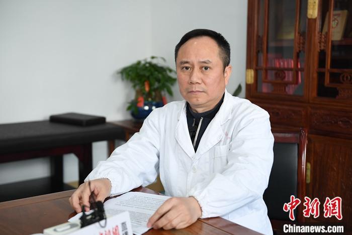 中醫藥頻遭爭議 “兒科圣手”張滌解讀“難以言說的痛”-易網健康<a href=http://www.aoa7937.com/jkys/ target=_blank class=infotextkey>養生</a>網 中醫藥頻遭爭議 “兒科圣手”張滌解讀“難以言說的痛”
