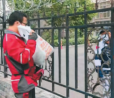 聽!快遞小哥講述抗疫故事-易網健康<a href=http://www.aoa7937.com/jkys/ target=_blank class=infotextkey>養生</a>網 聽!快遞小哥講述抗疫故事