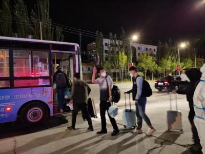 青海多舉措保障疫情滯留游客返程及學生上學