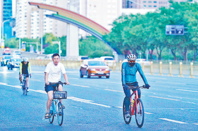 騎行運動成為城市新風尚-易網<a href=http://www.aoa7937.com/ target=_blank class=infotextkey>健康養生</a>網 騎行運動成為城市新風尚
